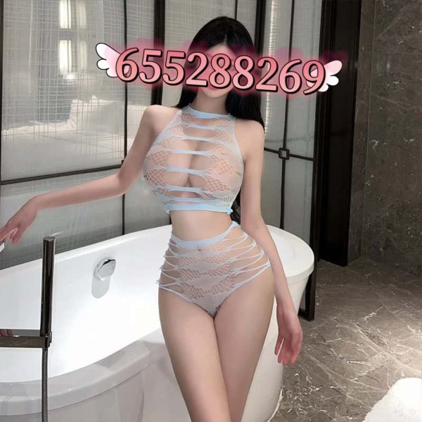 3chicas asiáticas orientales muy guapa y muy cariñosa en ibiza centro