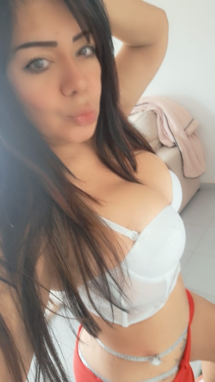 Novedad Lucia madurita cariñosa y muy implicada