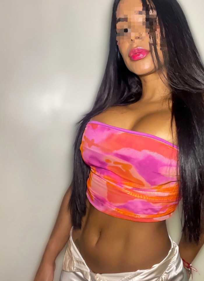 BELLA MODELO EN LA RAPITA T*I*N*A>>>