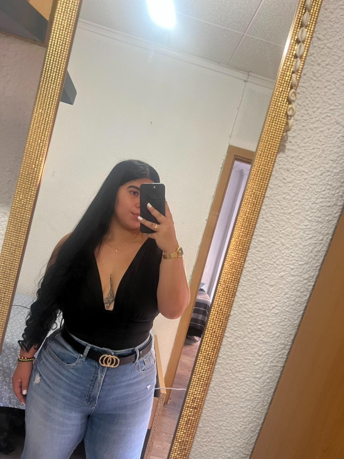 ven y disfrutas de estas curvas y tetas espectacu