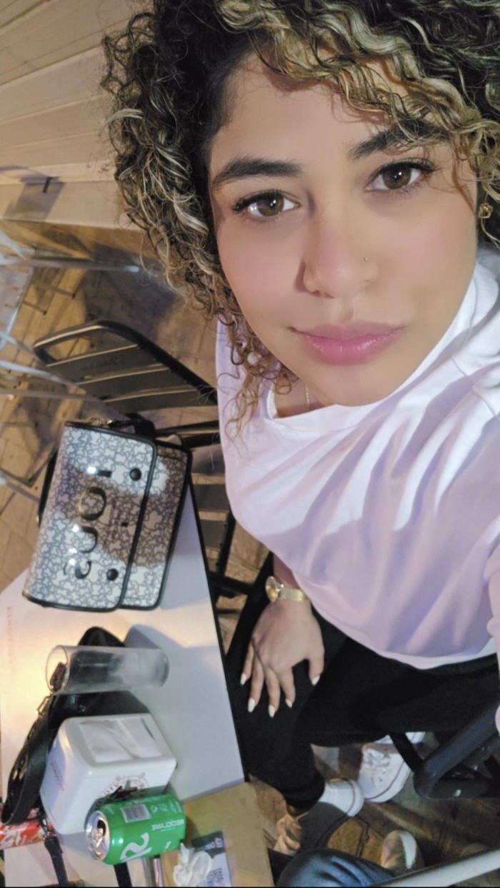 Tu Rubia complaciente Fiestera y cachonda