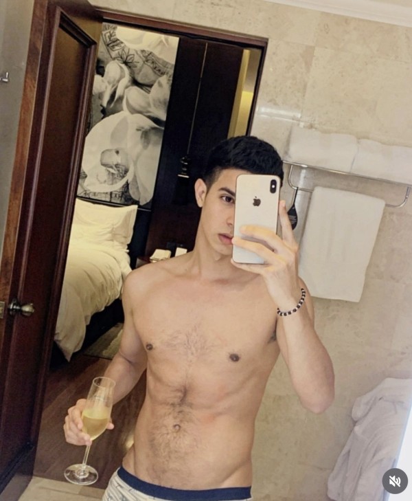 LATINO MODELO DOTADO Y COLITA HERMOSA (limpio y bien cuidado)