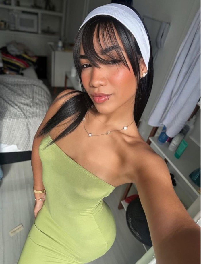 MORENA ARDIENTE CUERPO NATURAL