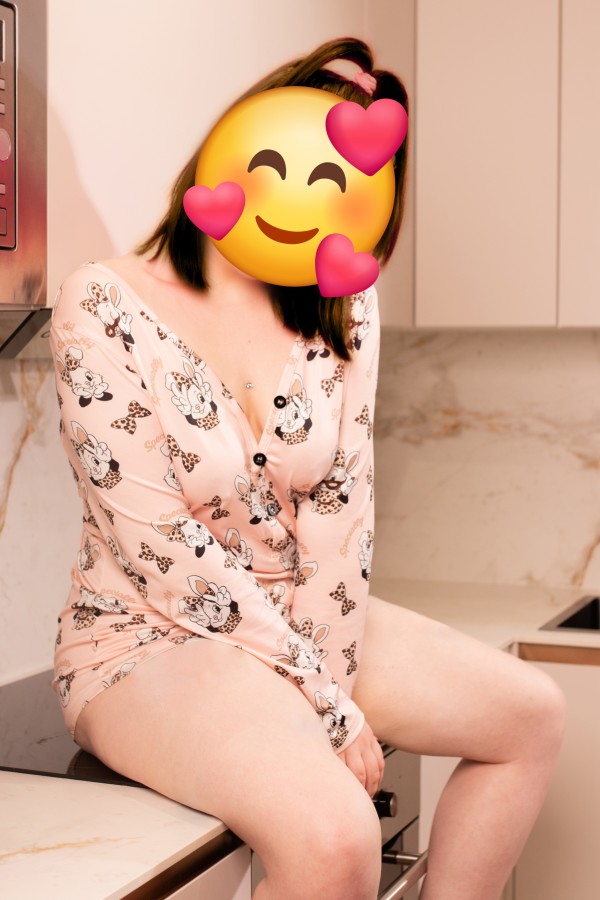 Jovencita estudiante española masajista