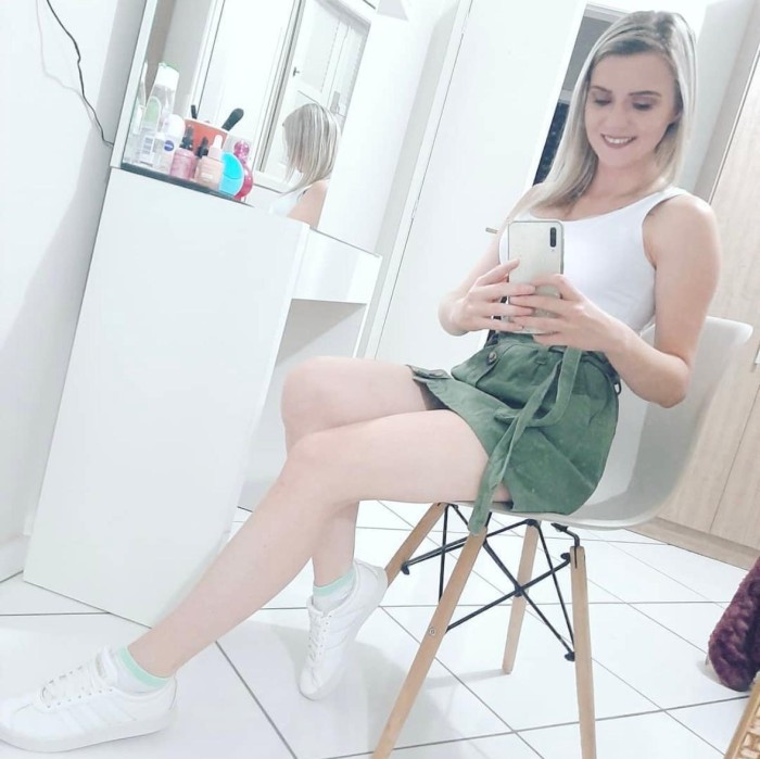 Jovencita recién llegada chocolatita dulce y tiern