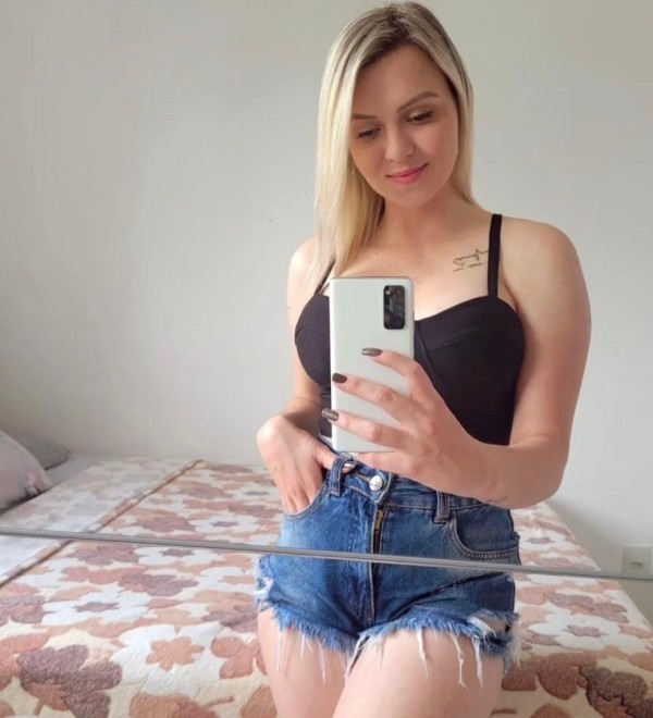 Jovencita recién llegada chocolatita dulce y tiern