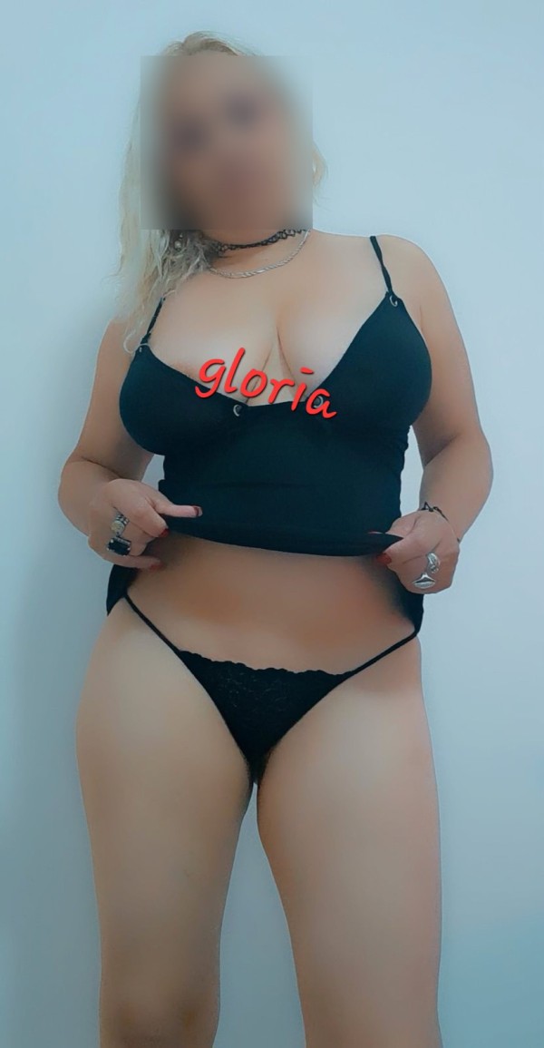 Rubia dorada dulce amorosa Isla chica .besos con lengua deliciosos