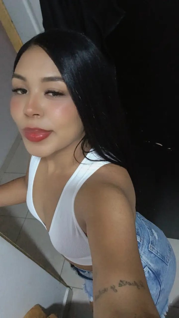JOVENCITA DIVERTIDA Y CACHONDA EN COLLBLANC