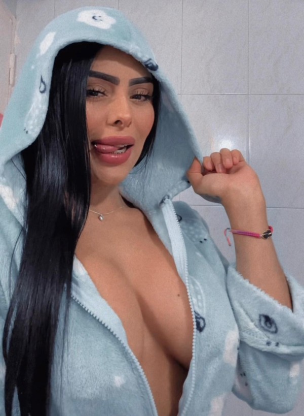 Caliente y exótica colombiana
