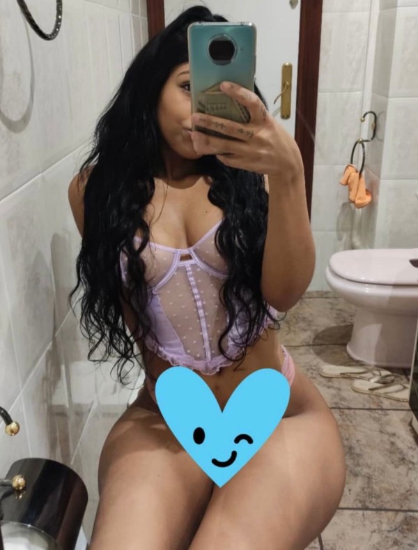 HERMOSA MORENAZA JOVEN