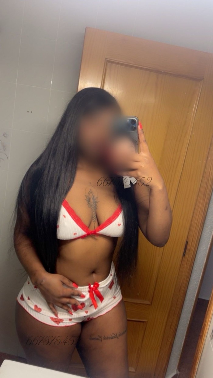 Morenaza divina, boquita sexy y grandes pechos