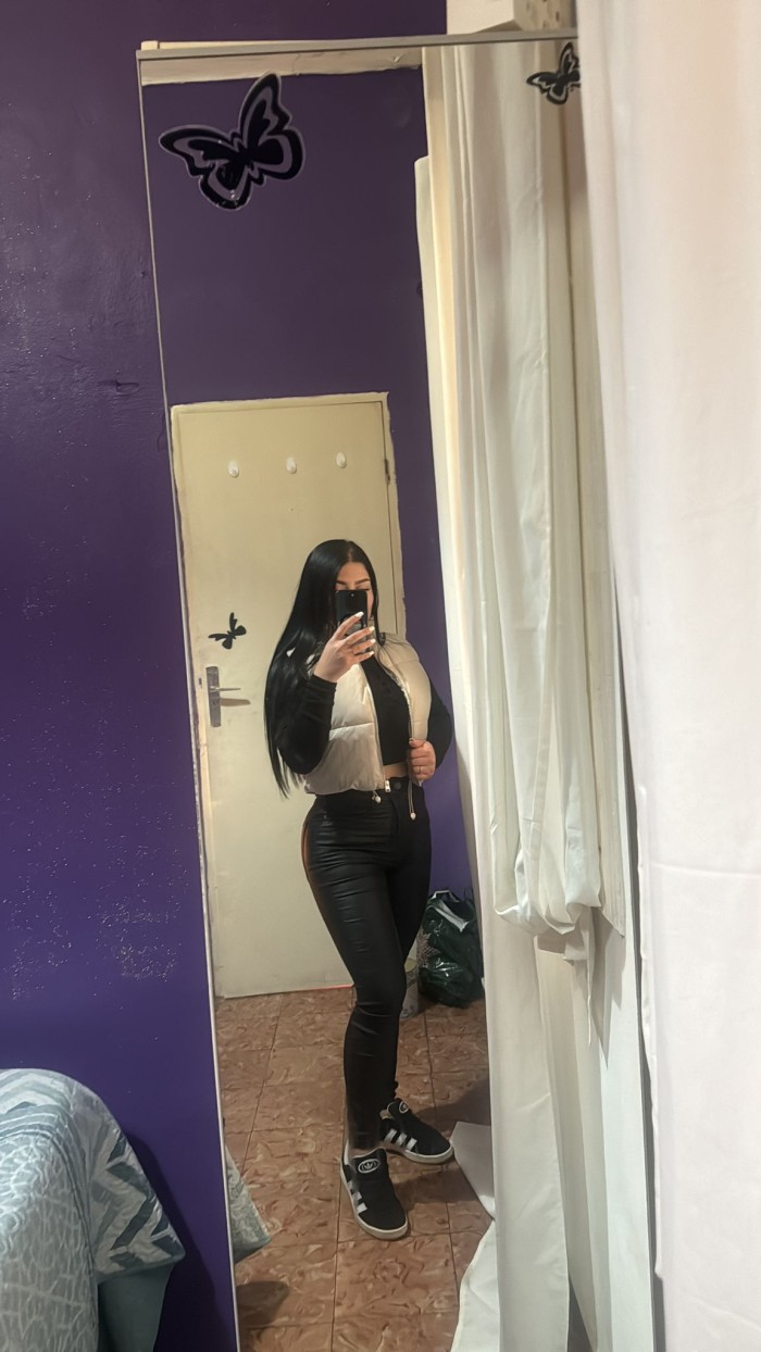 GUIMAR GUAPA CHICA JOVEN SOLO SALIDA Y COCHE