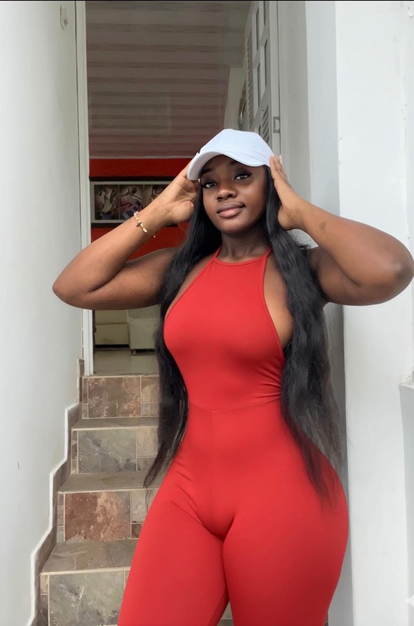 ARENAL Chica recién llegada ala isla ven ami