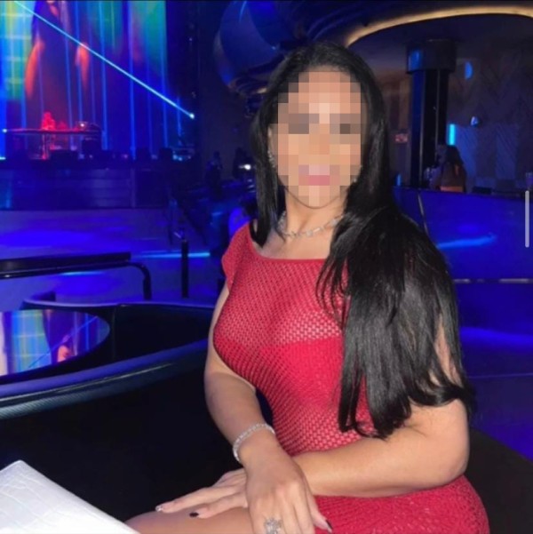 SEÑORITA MUY CALIENTE EXCELENTE COMPANIA