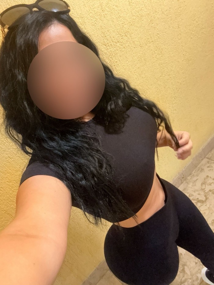 GUAPÍSIMA LATINA JUGUETONA EN BILBAO