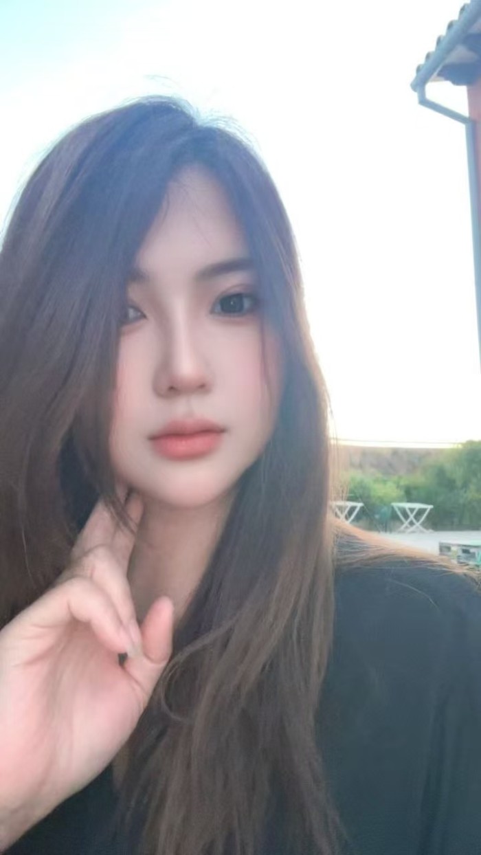 EMI, JOVEN ASIÁTICA, MASAJISTA EN CARABANCHEL