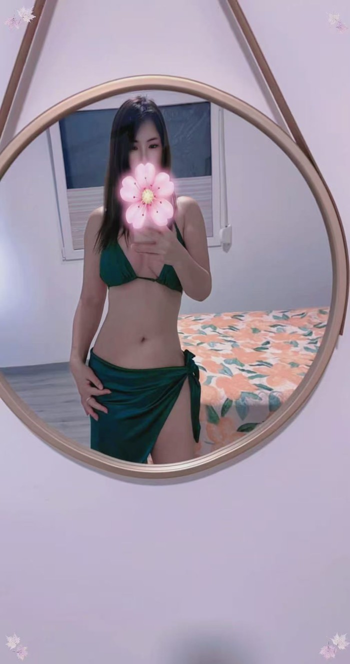 EMI, JOVEN ASIÁTICA, MASAJISTA EN CARABANCHEL