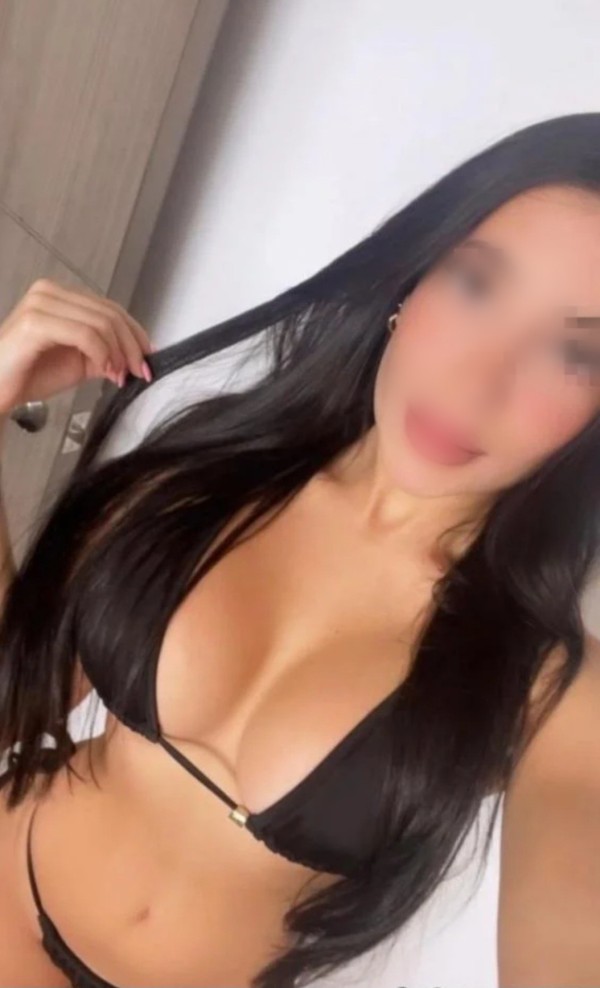 JOVENCITA DIVERTIDA LIBERAL DE PASO POR PORRIÑO