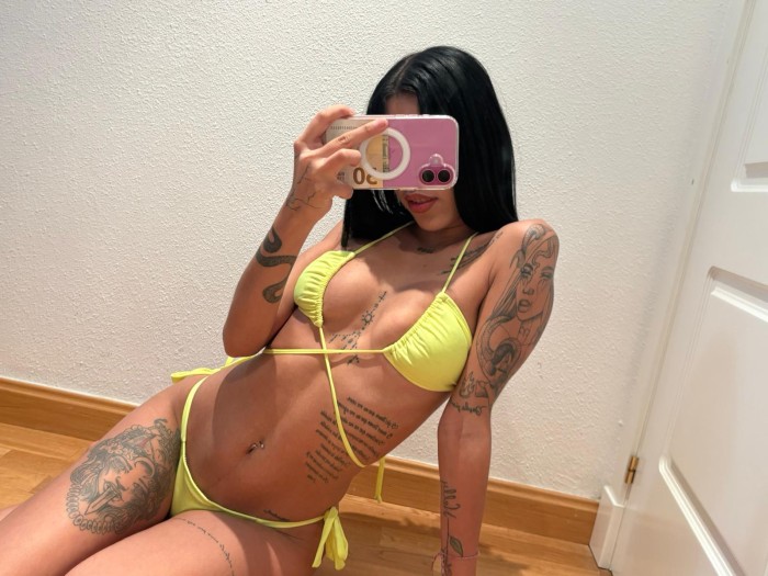 LATINA COME POLLAS BIEN GUARRITA