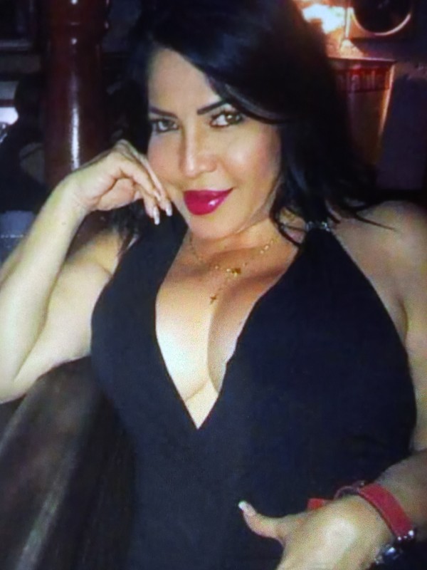 Mujer encantadora y caliente cachonda