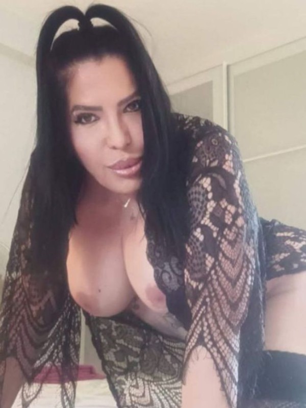 Mujer encantadora y caliente cachonda