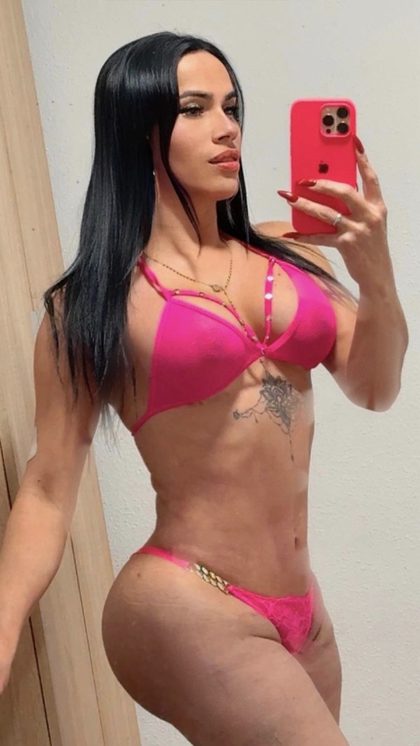 LOS CRISTIANOS MORENA Y CON BUENAS CURVAS COLOMBIANA