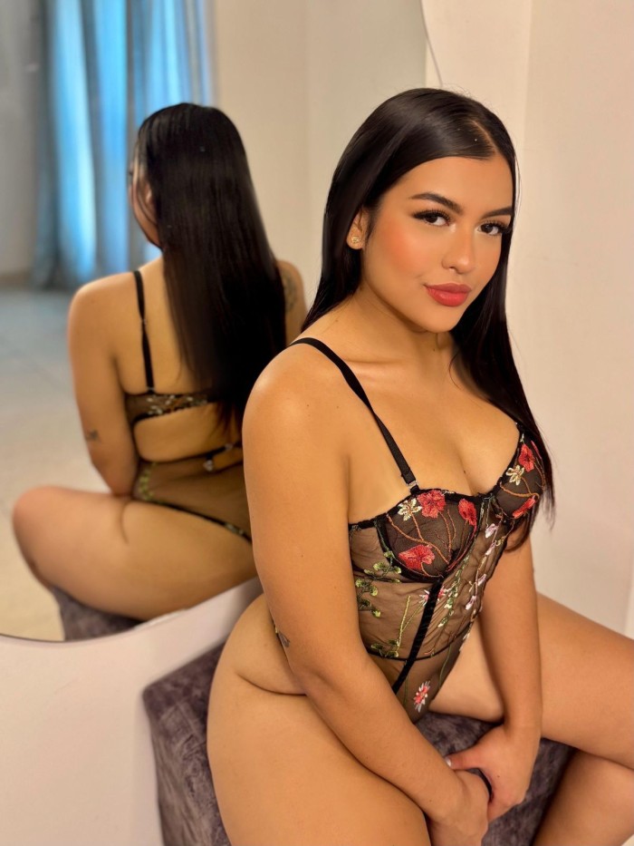COLOMBIANA DESEO SOLO SEXO DURO RICO