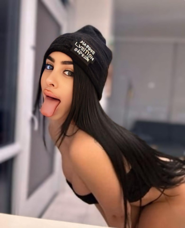 Cachonda andaluza morena super guapa por AGUA DULCE