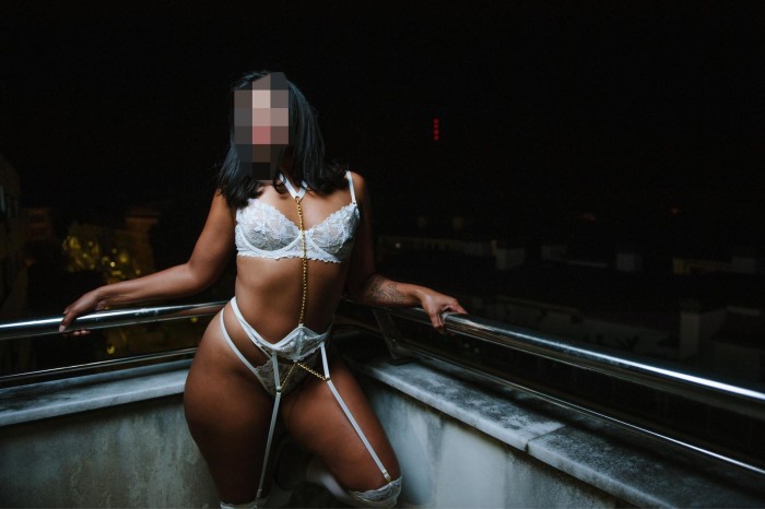 Sophia solo salidas y coches guapísima 24hs