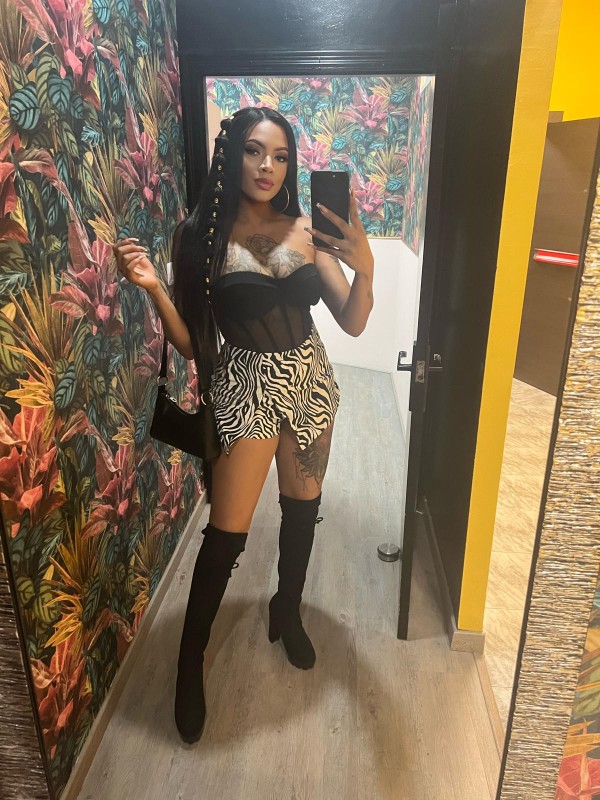 FIESTERA MORENAZA ENROLLADA!