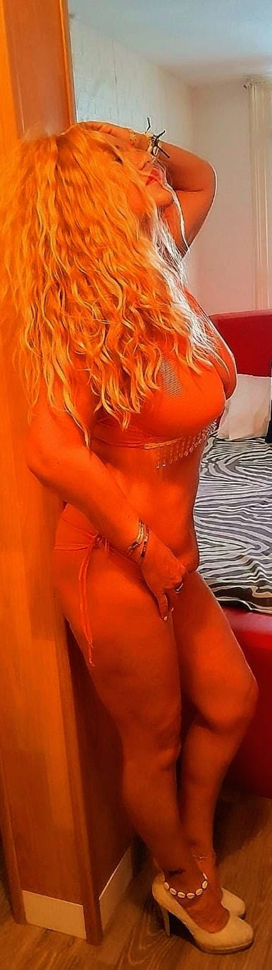 ESTELA.. MUY COMPLACIENTE EN LAS MAMADAS