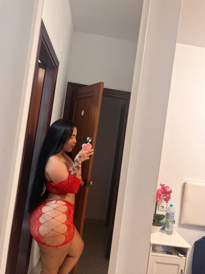 DISPUESTA Y MUY COMPLACIENTE COLOMBIANA