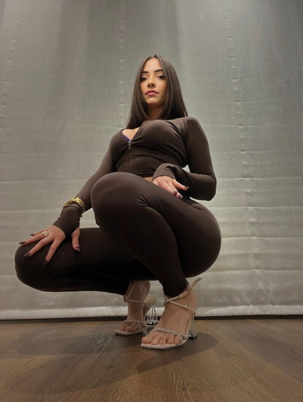 Joven estudiante caliente y morbosa, FOLLAMOS??