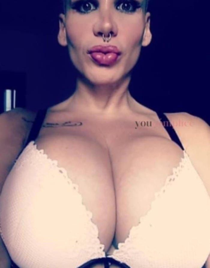 MÓNICA FOX TRANS 25CM EN LA SAIDIA