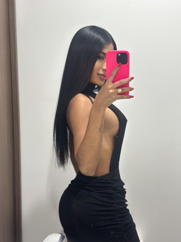 GENESIS ESPECTACULAR MUJERON POR PRIMERA VEZ EN BENALMADENA