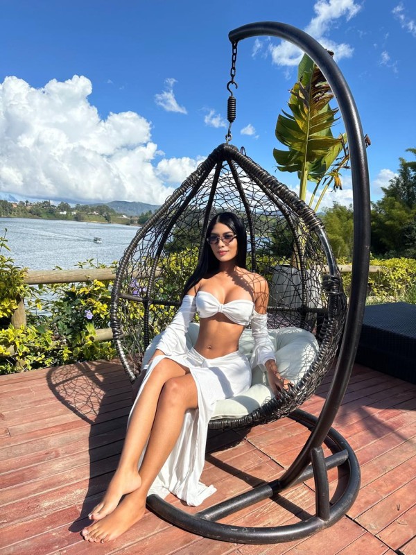 GENESIS ESPECTACULAR MUJERON POR PRIMERA VEZ EN BENALMADENA