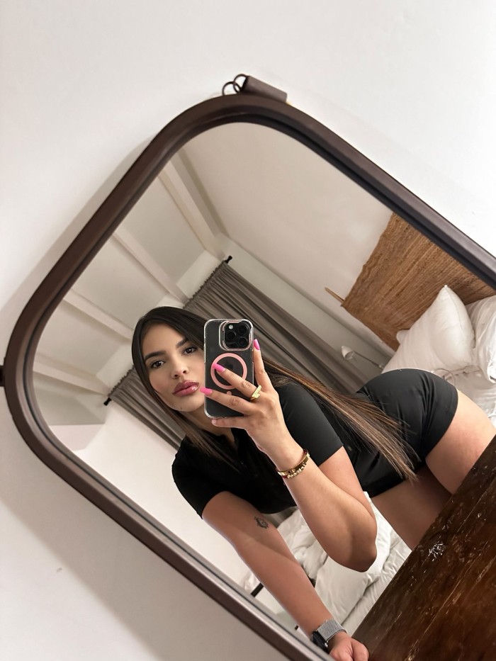 Laura nueva escort en Palma. SOLO SALIDAS