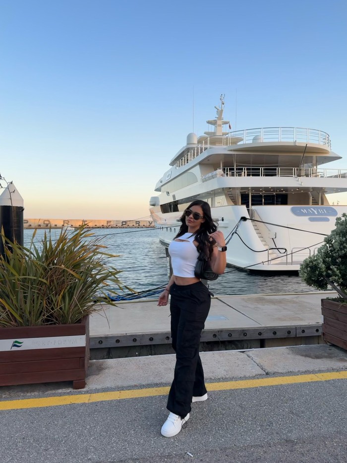 Laura nueva escort en Palma. SOLO SALIDAS