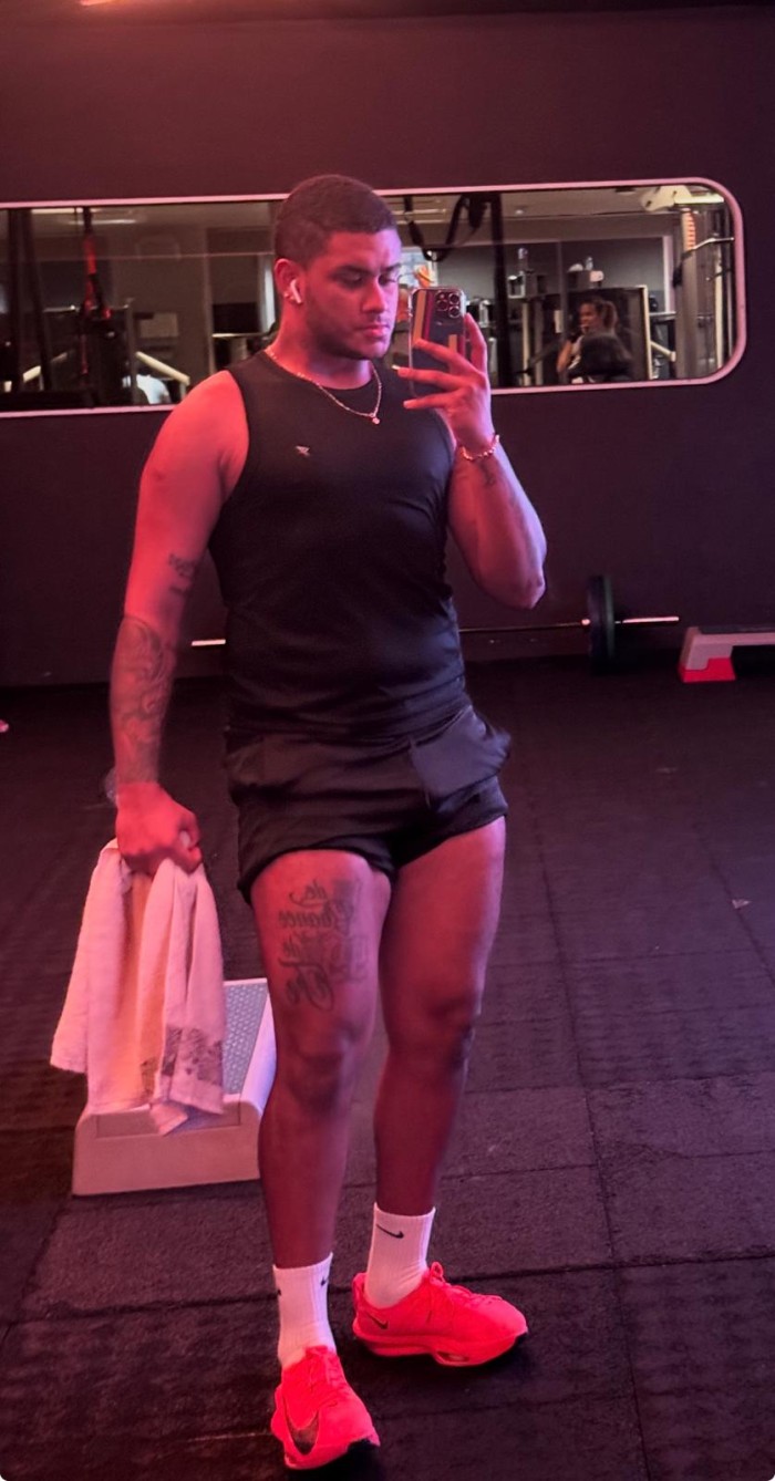 HOMBRE COLOMBIANO ACTIVO COMPLACIENTE A FULL