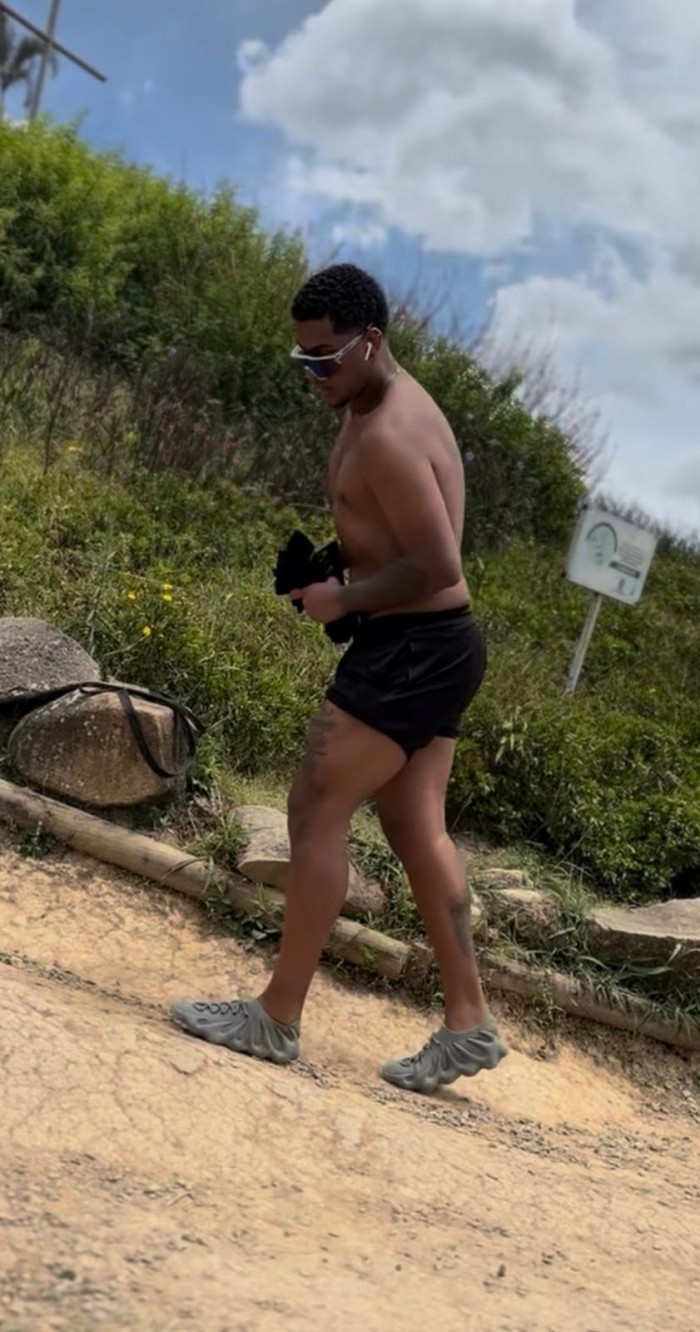 HOMBRE COLOMBIANO ACTIVO COMPLACIENTE A FULL