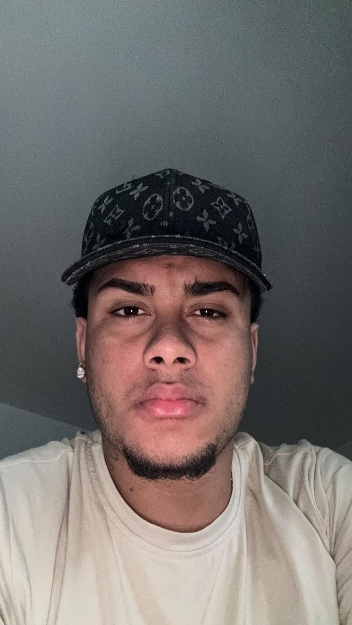 HOMBRE COLOMBIANO ACTIVO COMPLACIENTE A FULL