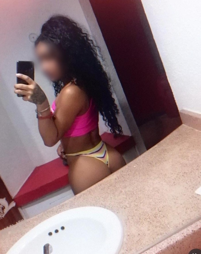 JOVENCITA CHICA TRANS POLLONA FIESTERA LECHERA