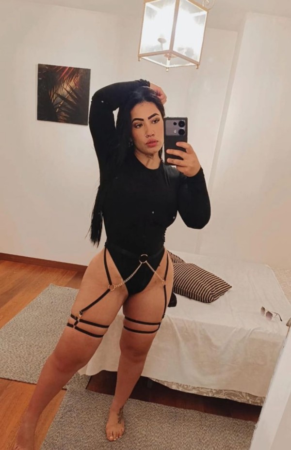 Hermosa por palma