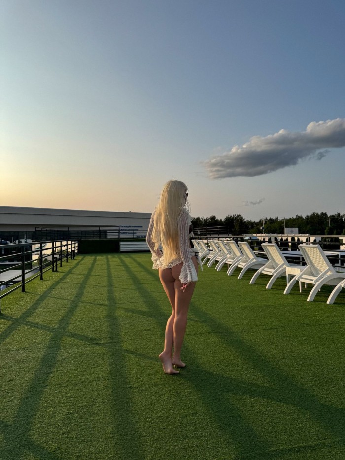 GUAPA TRANS DE LUJO VICIOSA Y GUARRILLA EN LA CAMA