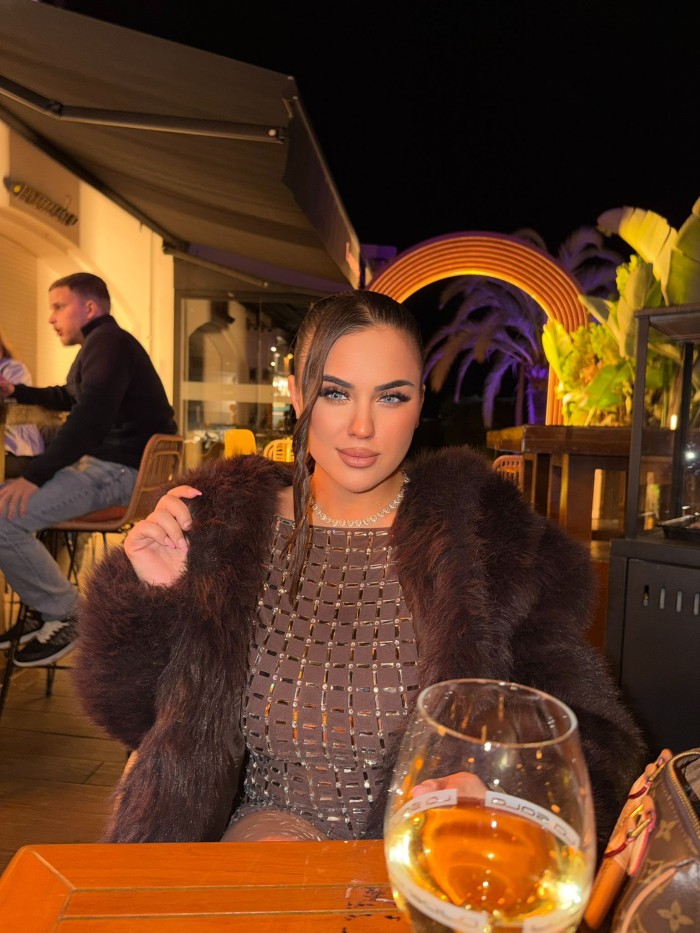 ARIADNA JOVEN ESCORT DICRETA TU MEJOR ACOMPAÑANTE