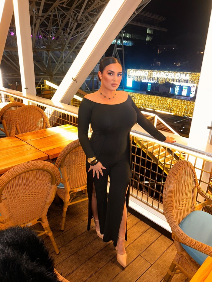 ARIADNA JOVEN ESCORT DICRETA TU MEJOR ACOMPAÑANTE