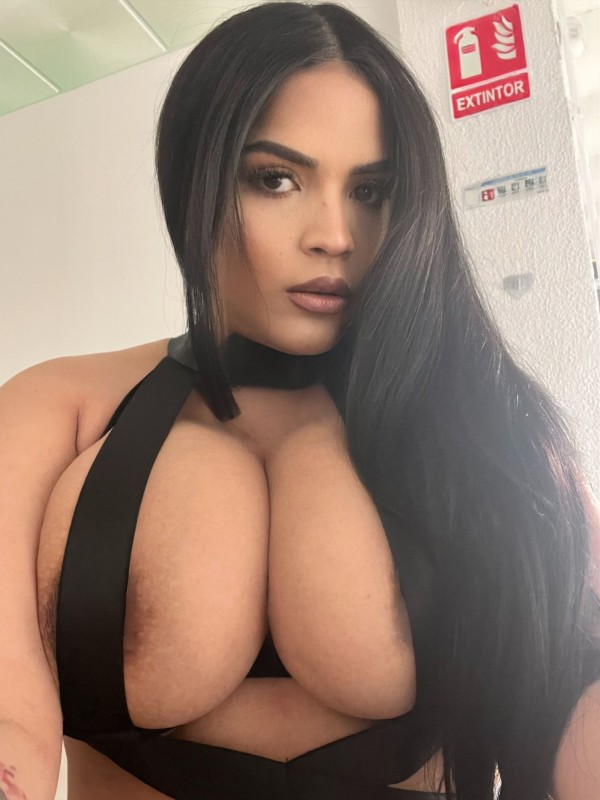 ESPECTACULAR VENEZOLANA, MUY COMPLETA EN MURCIA