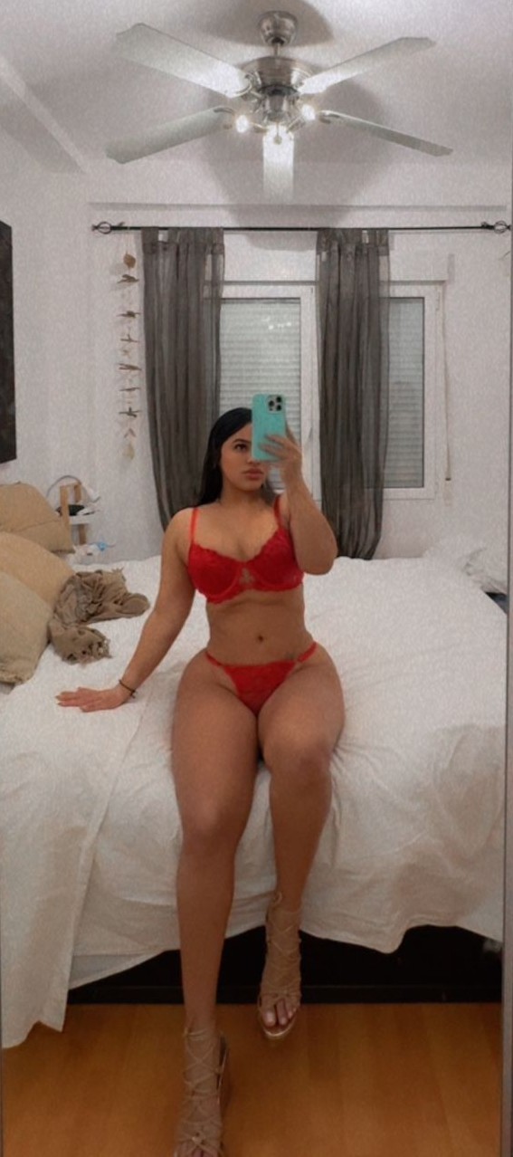 UNA SCORT PROVOCATIVA Y SALVAJE