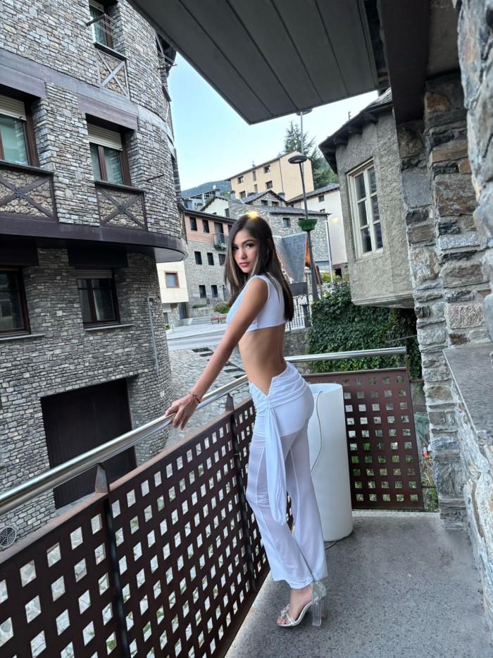 JOVECNITA CACHONDA ARDIENTE FIESTERA