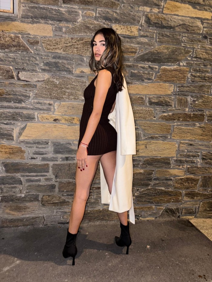 JOVECNITA CACHONDA ARDIENTE FIESTERA